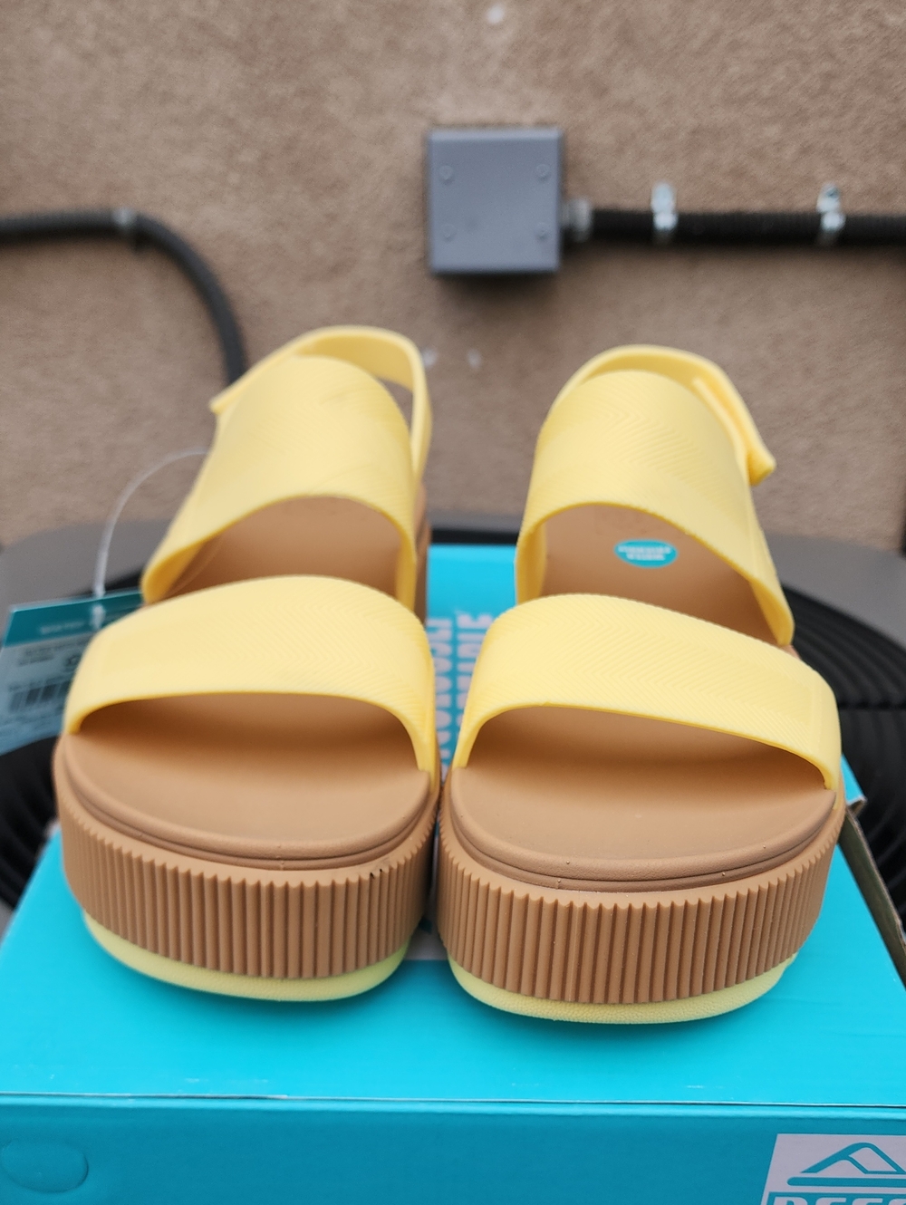 New Reef Water Vista Higher Yellow Platform Sandals, Sz. 9 - Picture 2 of 7